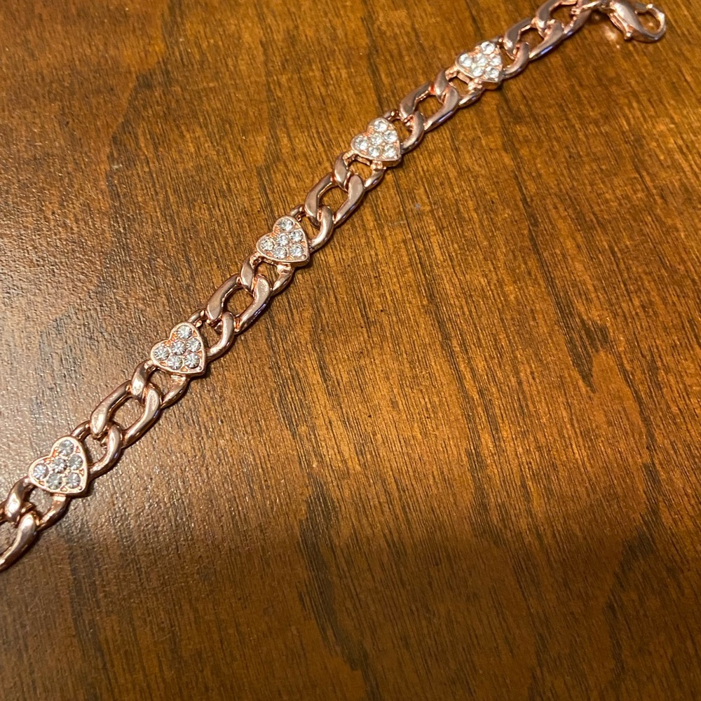 Gold Rhinestone Heart Chainlink Bracelet - Picture 6 of 9